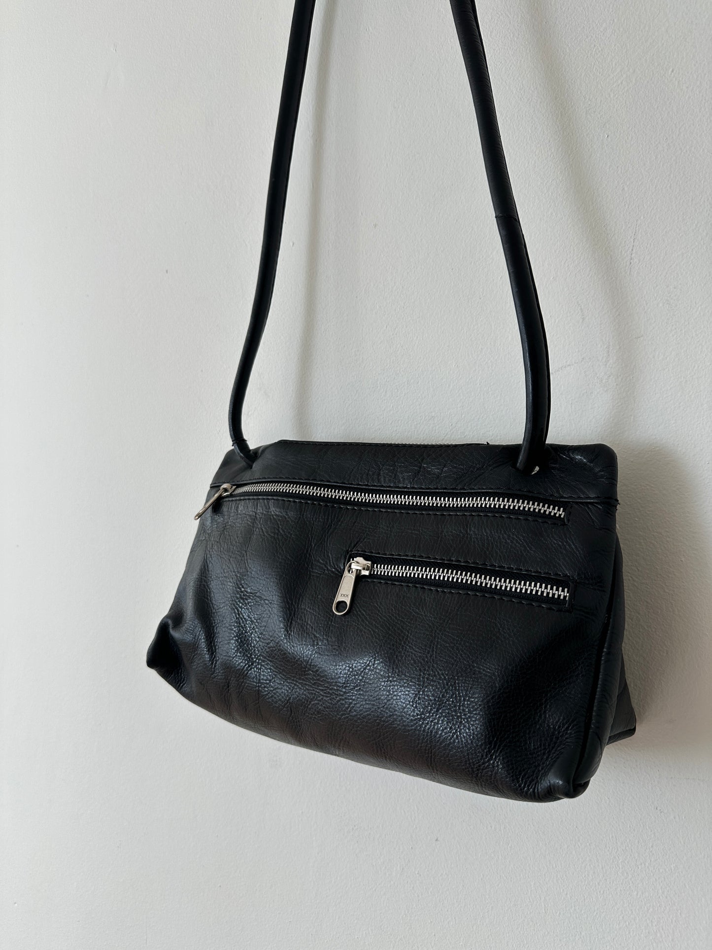 Leather zip shoulder bag | Black