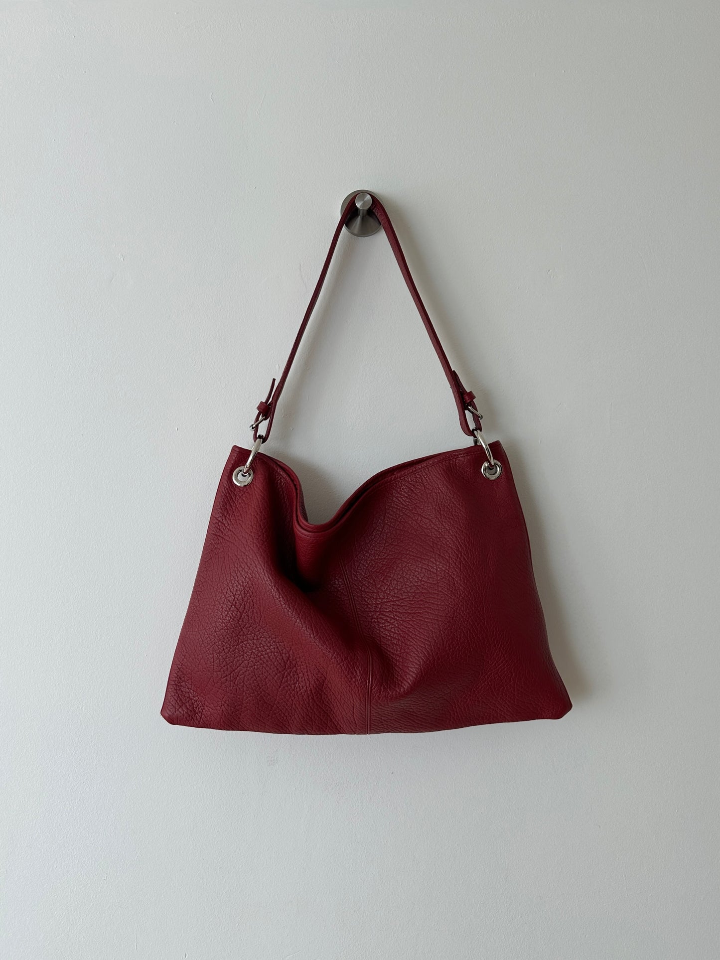 Leather shoulder bag | Bordeaux