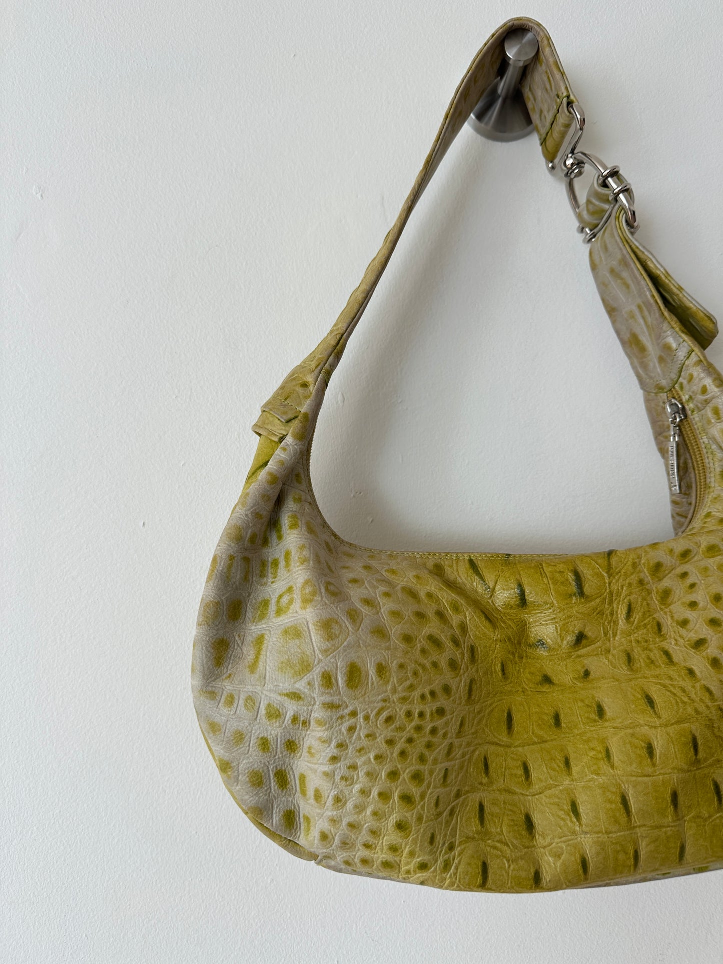 Leather shoulder bag | Toxic green