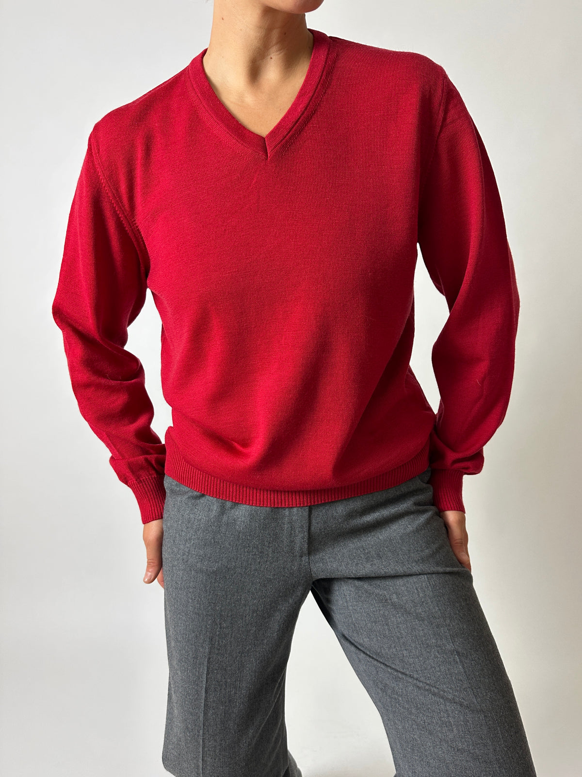 Wool v-neck sweater | Red