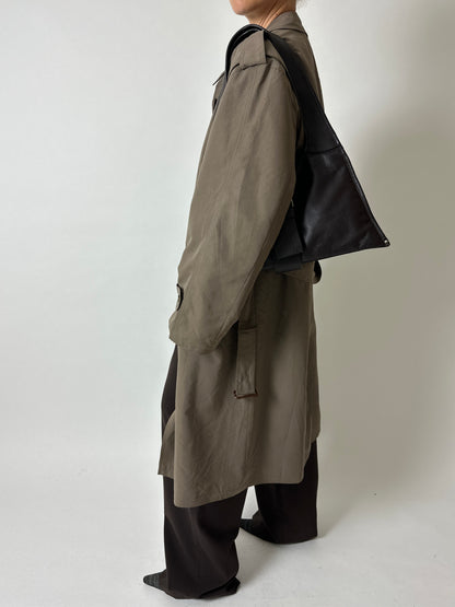 Triangle leather bag | Dark brown