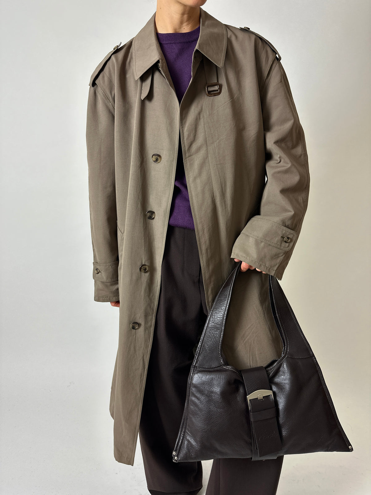 Triangle leather bag | Dark brown