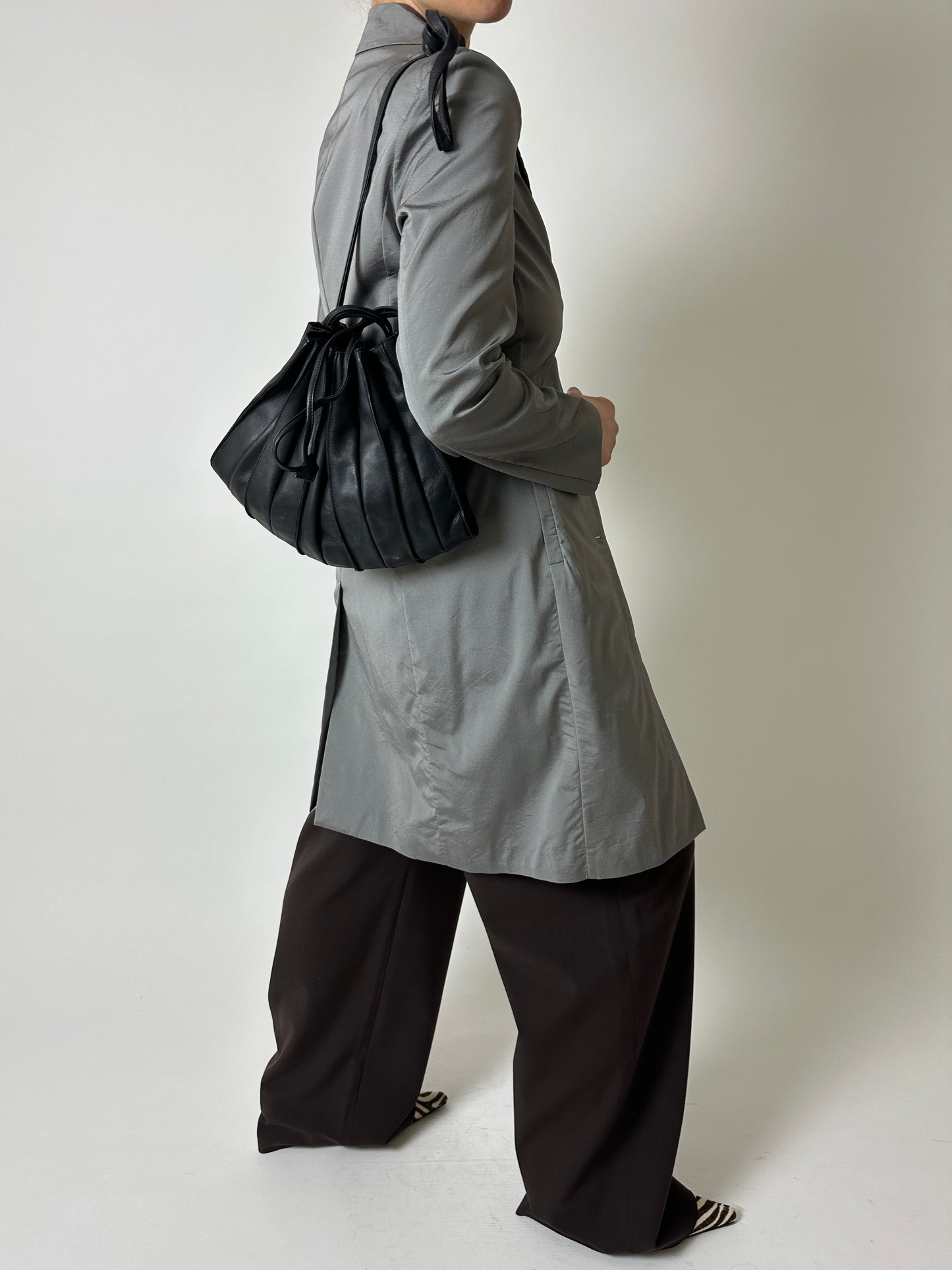 Leather pleaded crossbody bag | Black