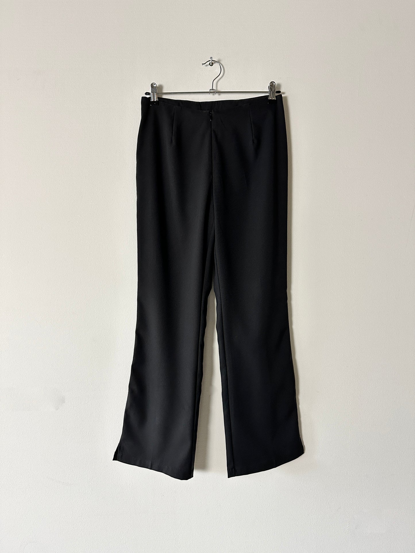 Cropped trousers | Black