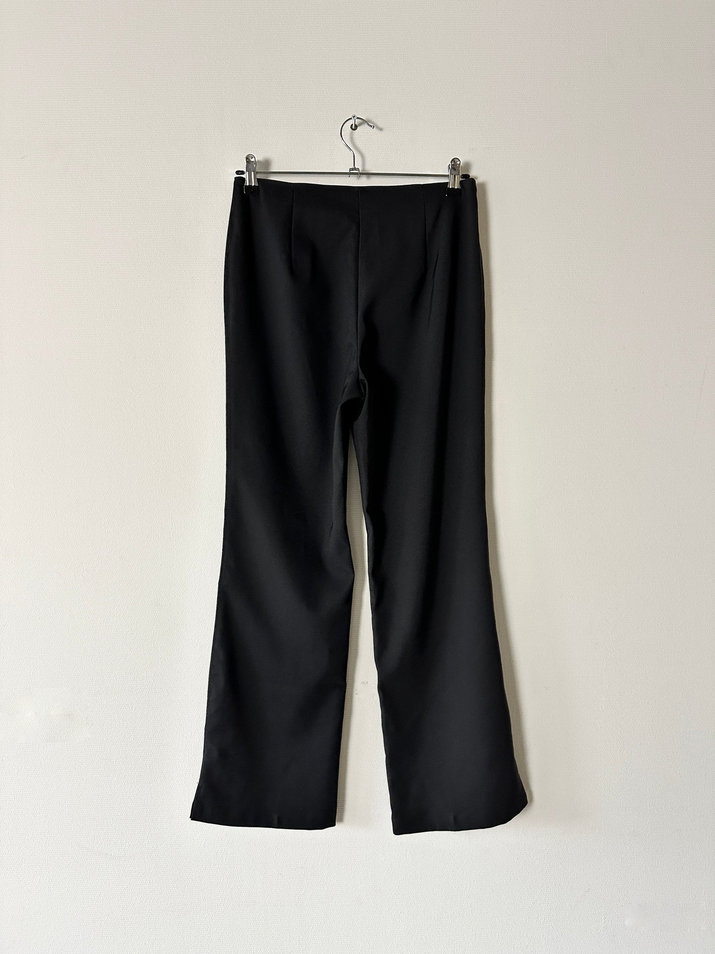 Cropped trousers | Black
