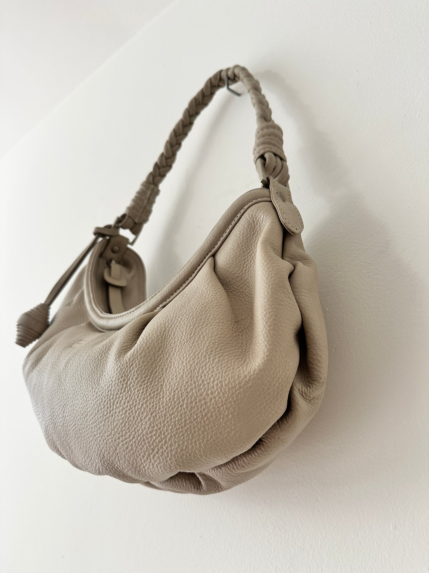 Leather shoulder bag | Stone