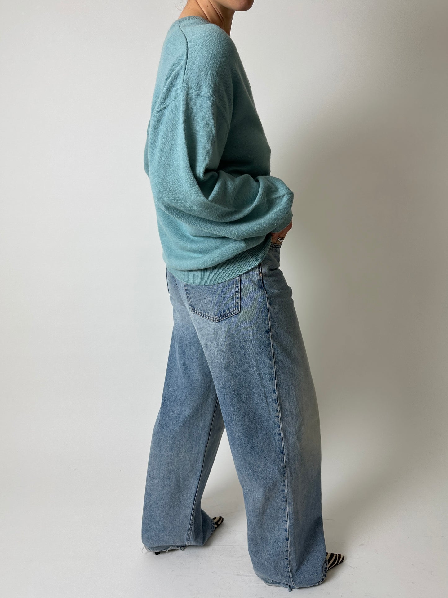 Wool blend v-neck sweater | Soft Turquoise