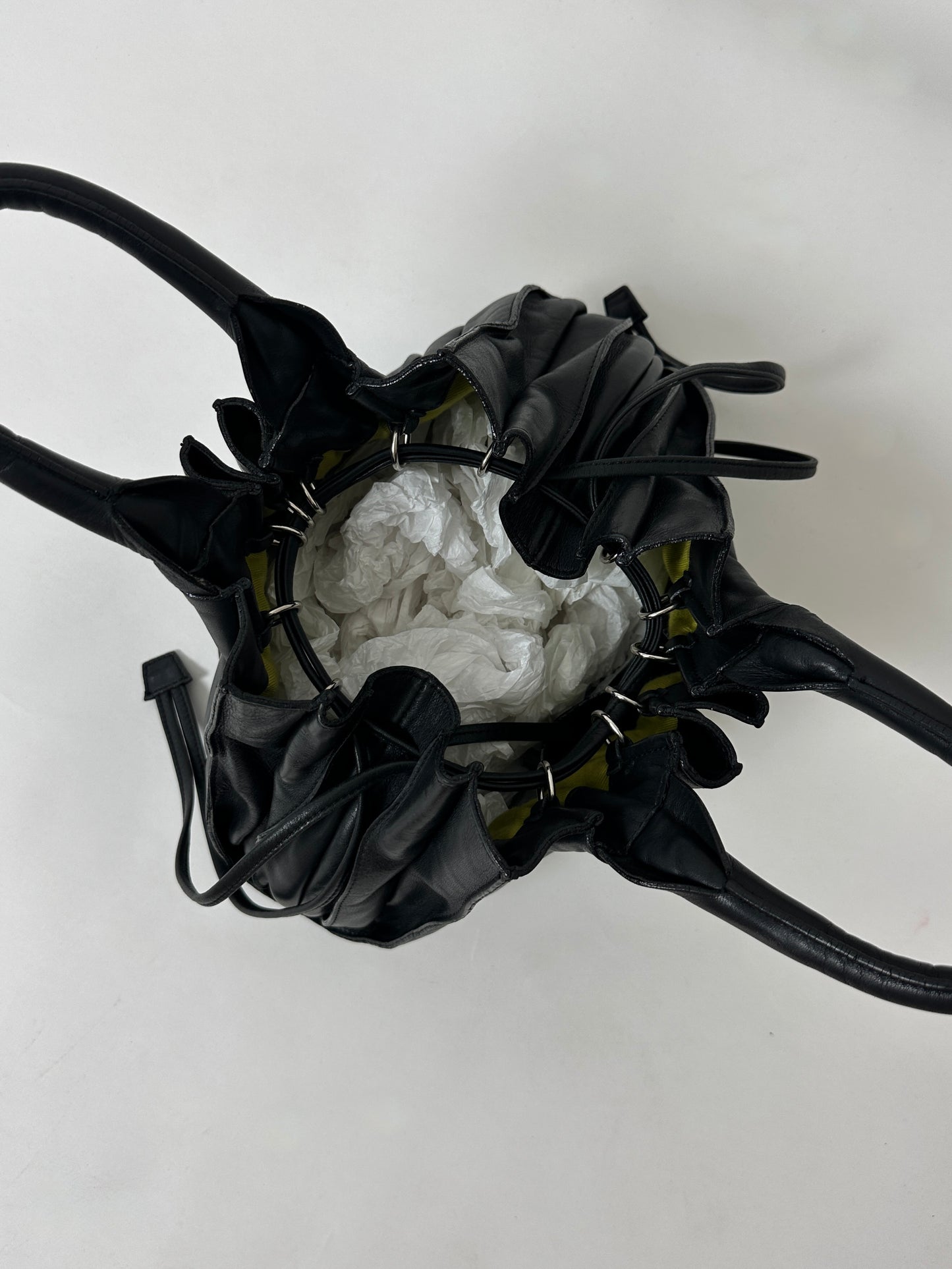 Leather pleated hand bag | Black