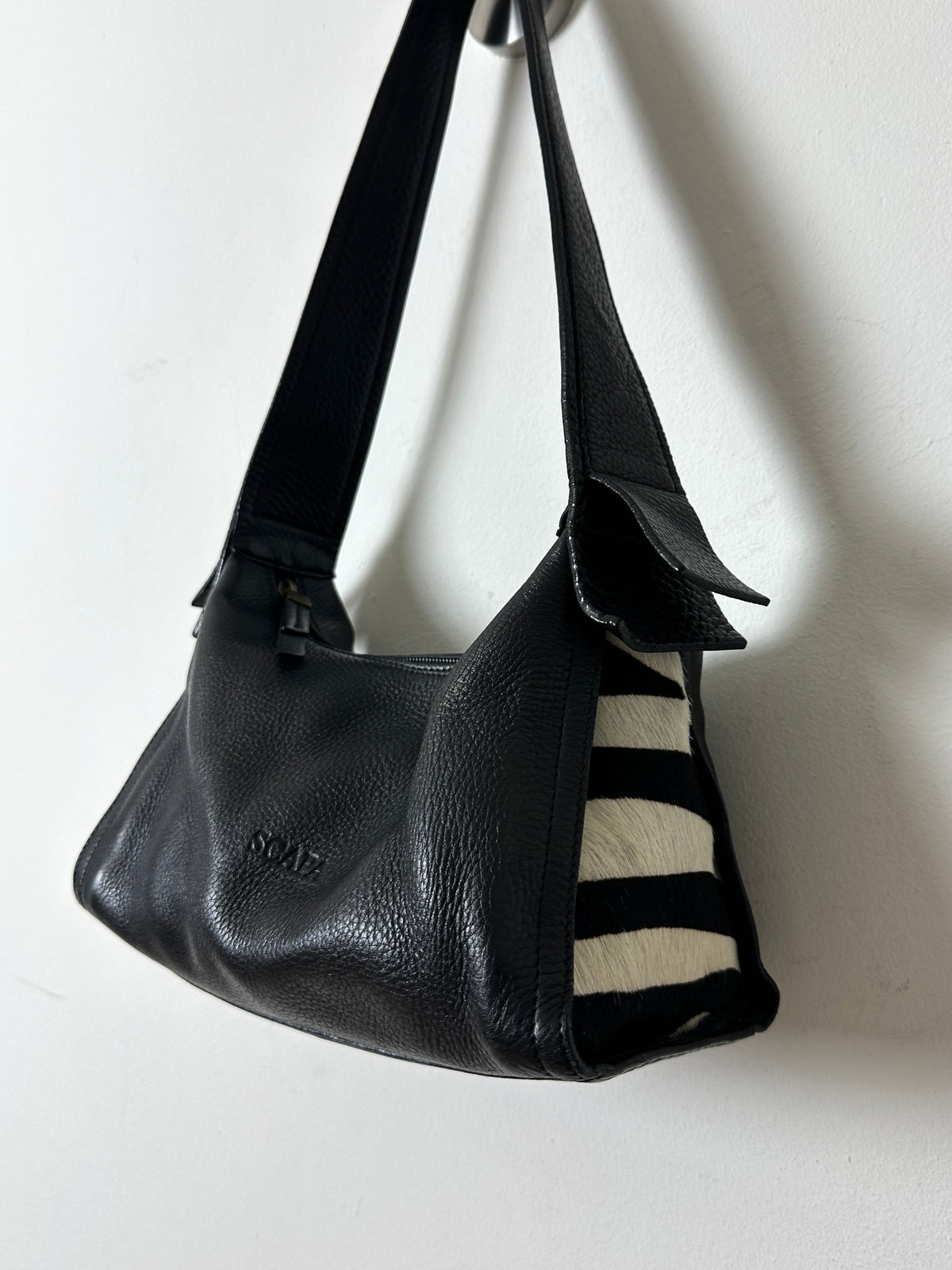 Leather shoulder bag | Black