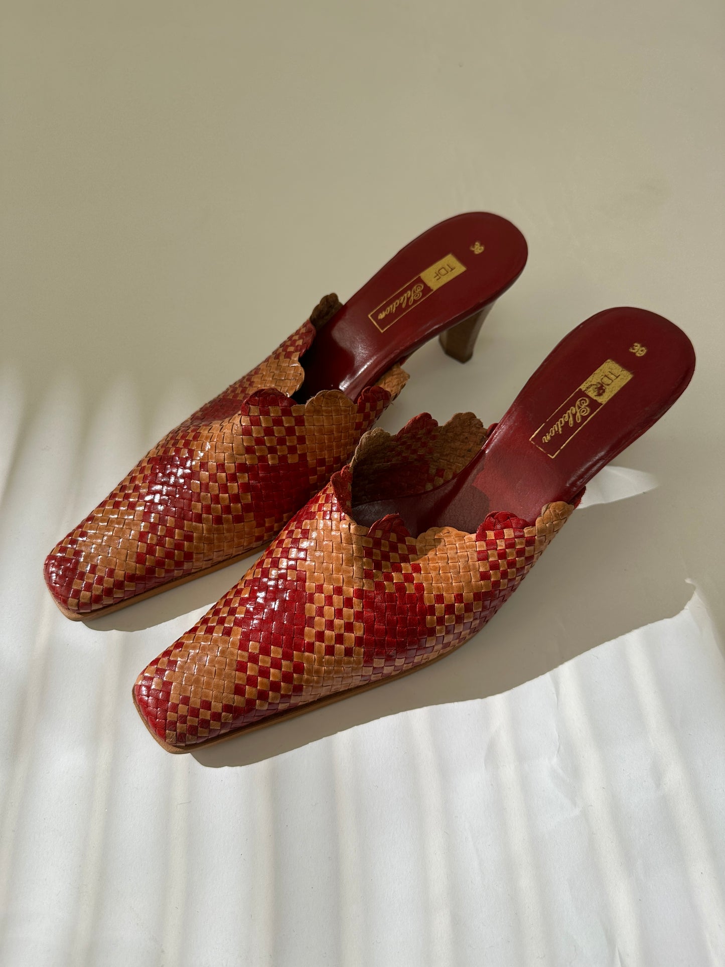 Leather woven mules | Red / Beige