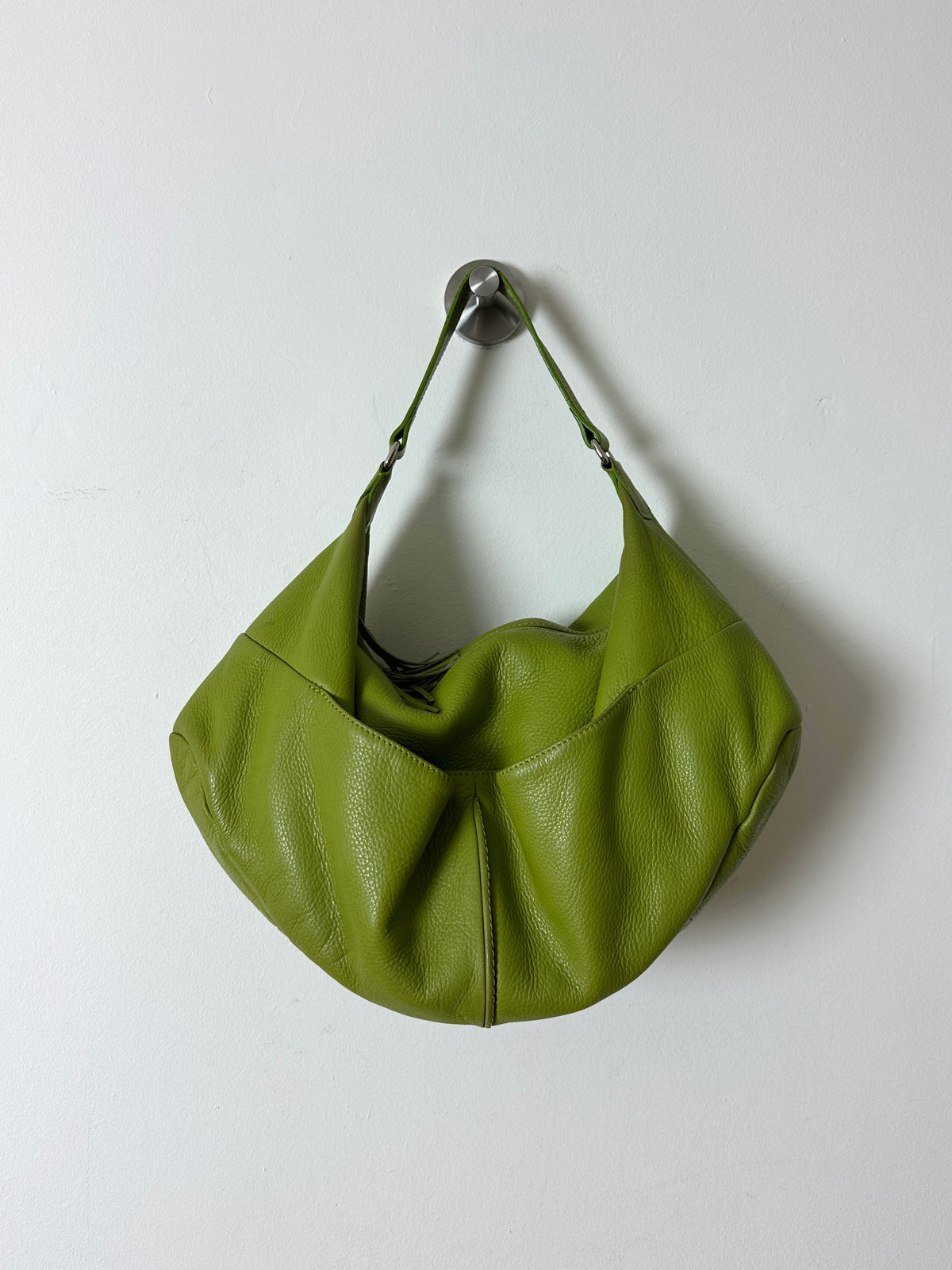 Leather shoulder bag | Apple green