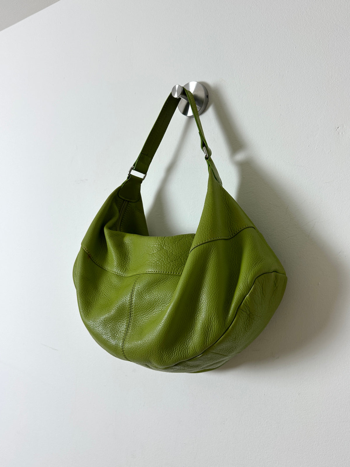 Leather shoulder bag | Apple green