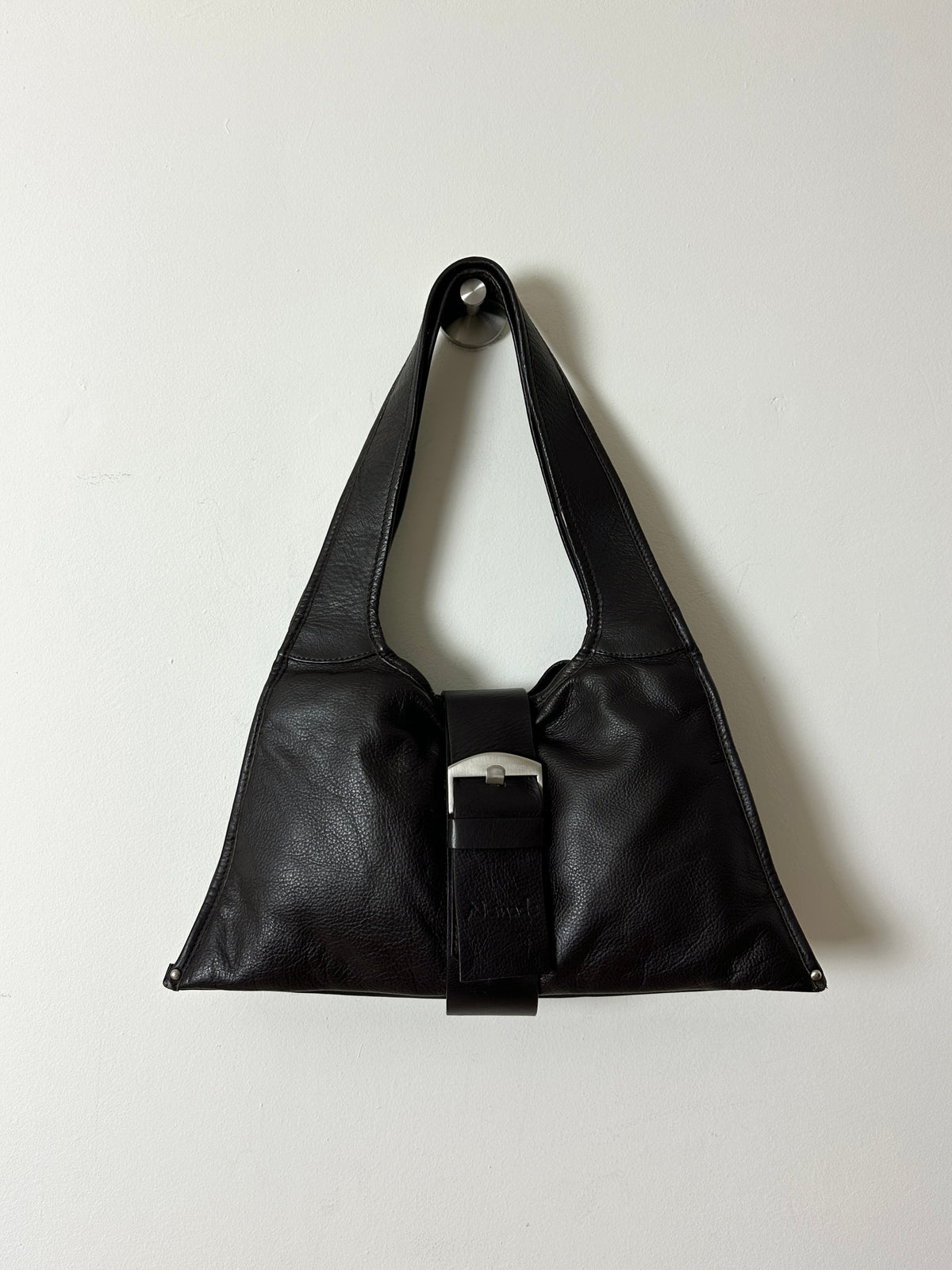 Triangle leather bag | Dark brown