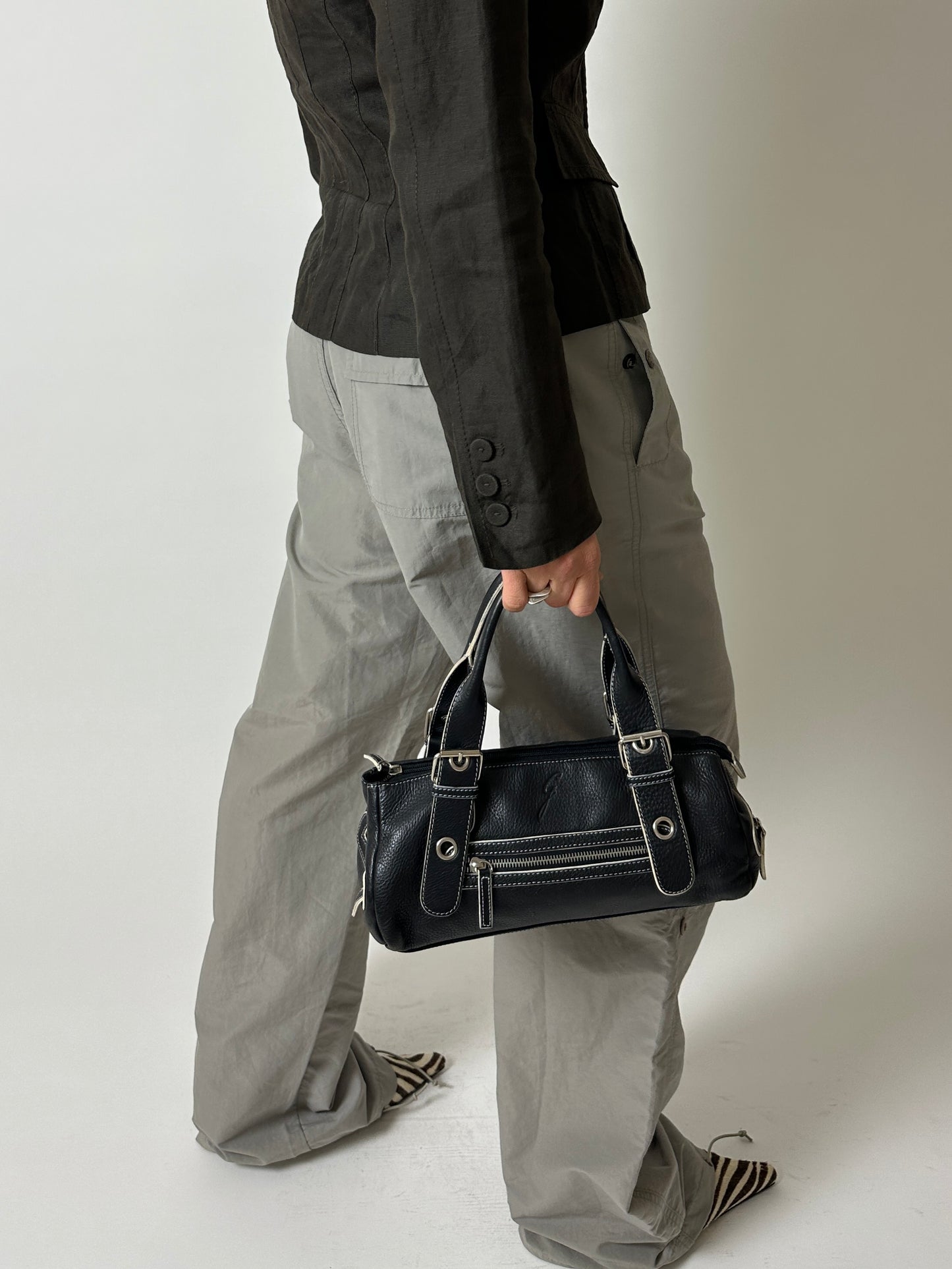Leather hand bag | Black