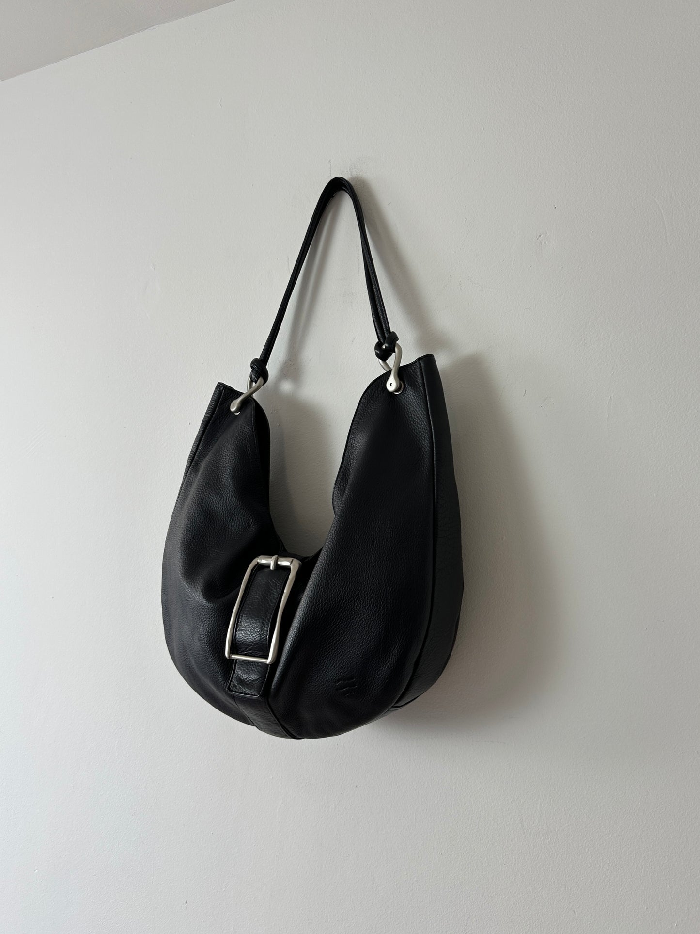 Leather shoulder bag | Black