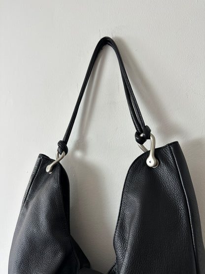 Leather shoulder bag | Black