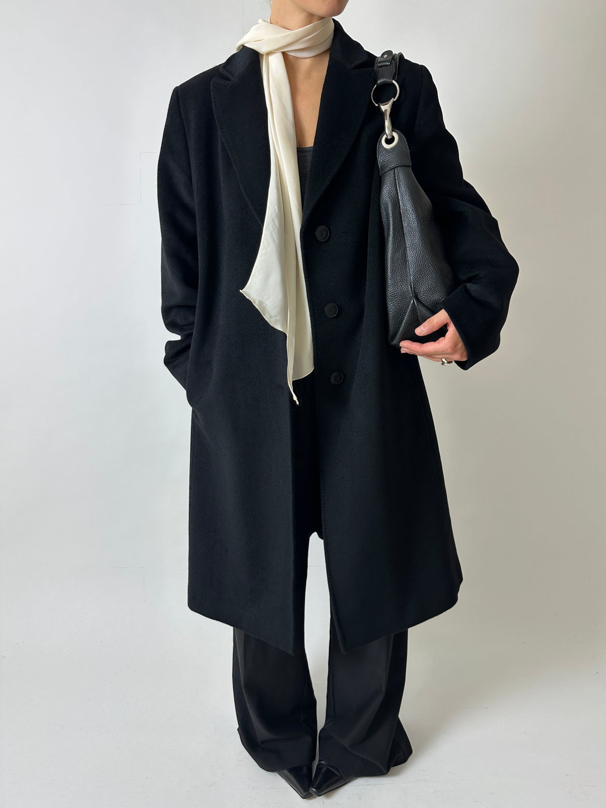 Leather shoulder bag | Black