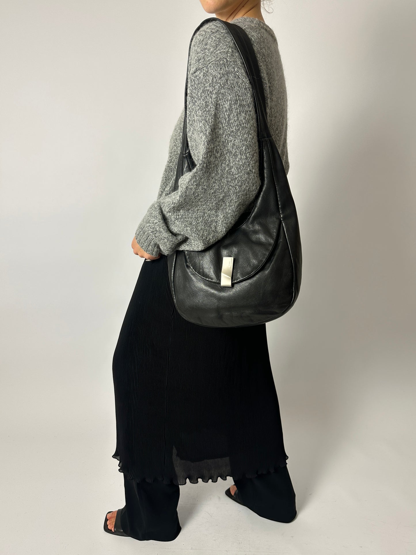 Leather shoulder bag | Black