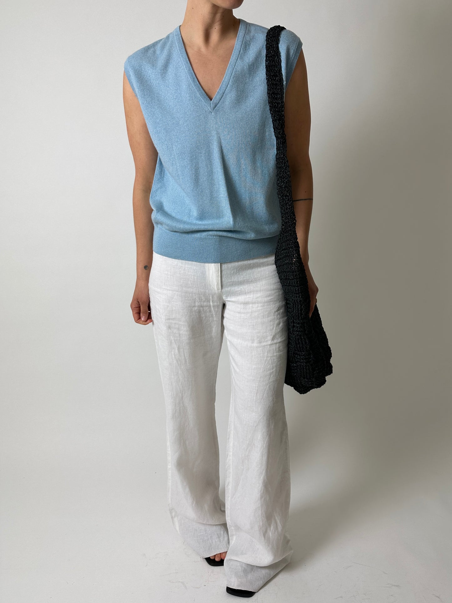 Wool v-neck vest | Light Blue
