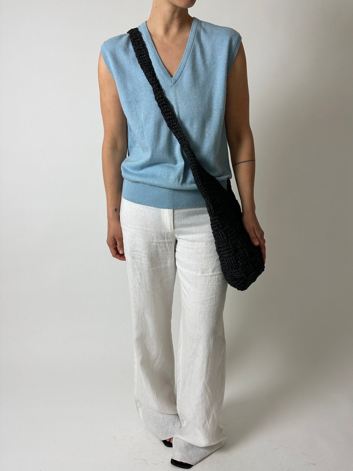 Wool v-neck vest | Light Blue