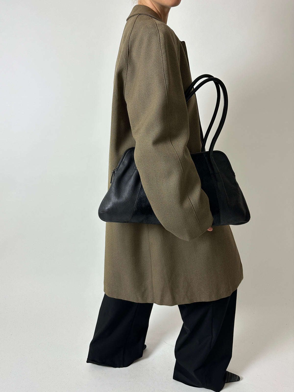 Leather shoulder bag | Black