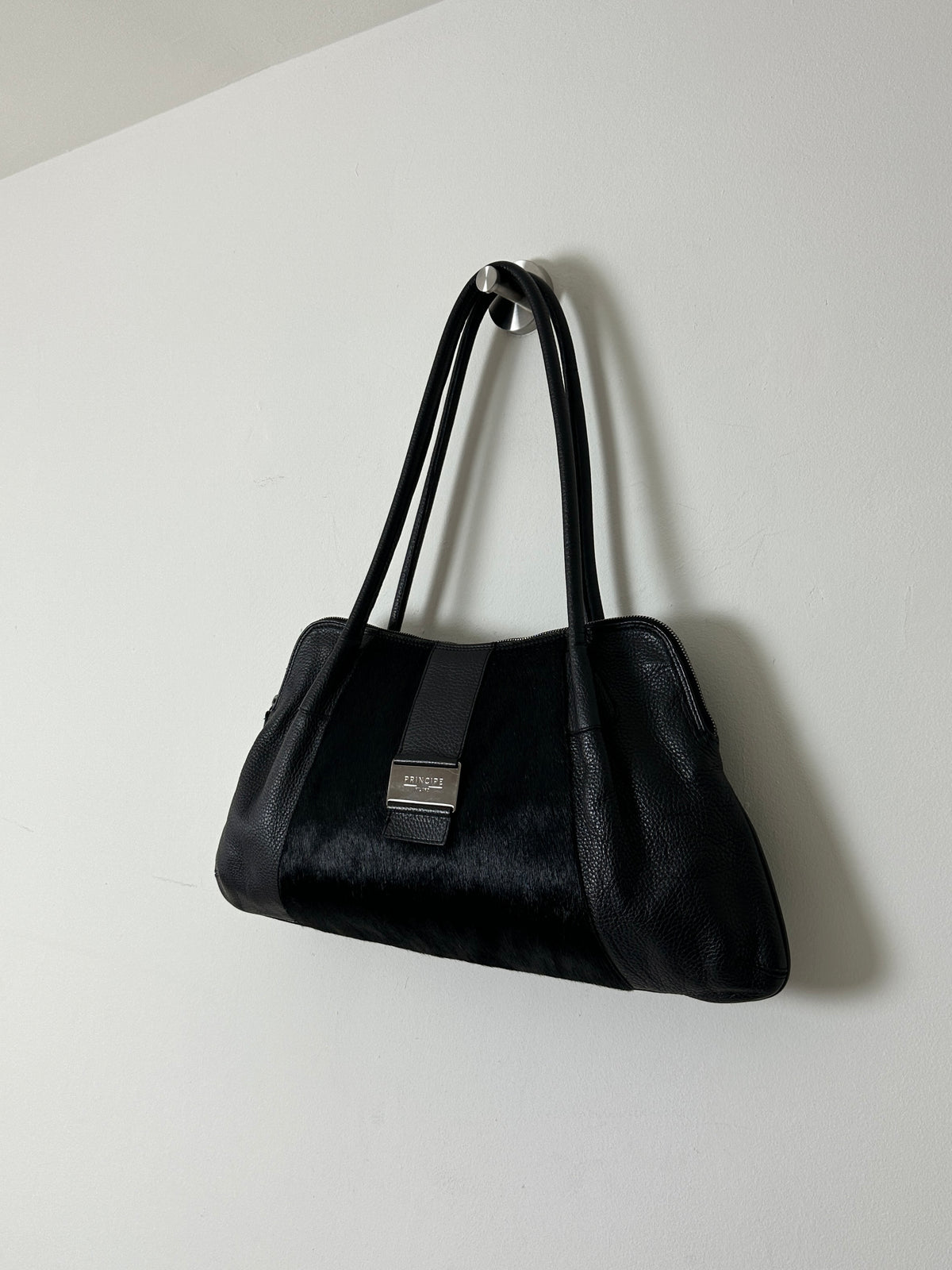 Leather shoulder bag | Black
