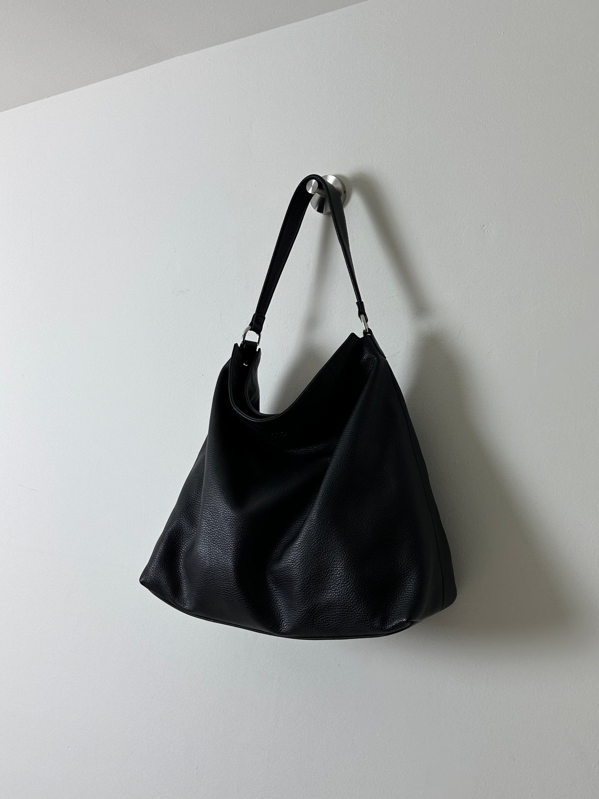 Leather shoulder bag | Black