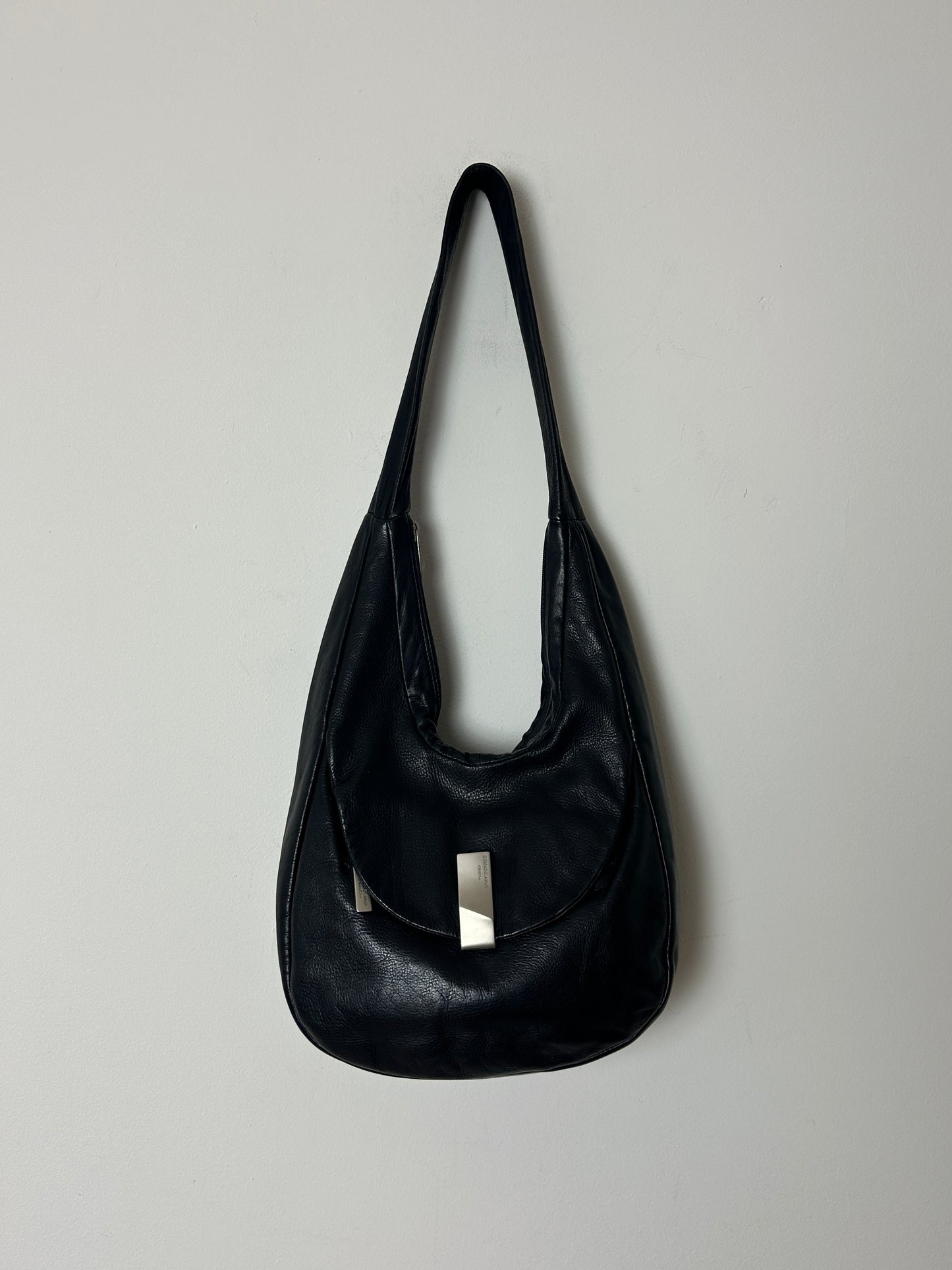 Leather shoulder bag | Black