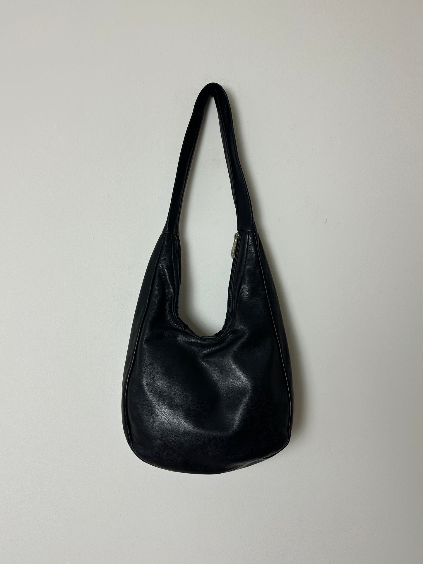 Leather shoulder bag | Black