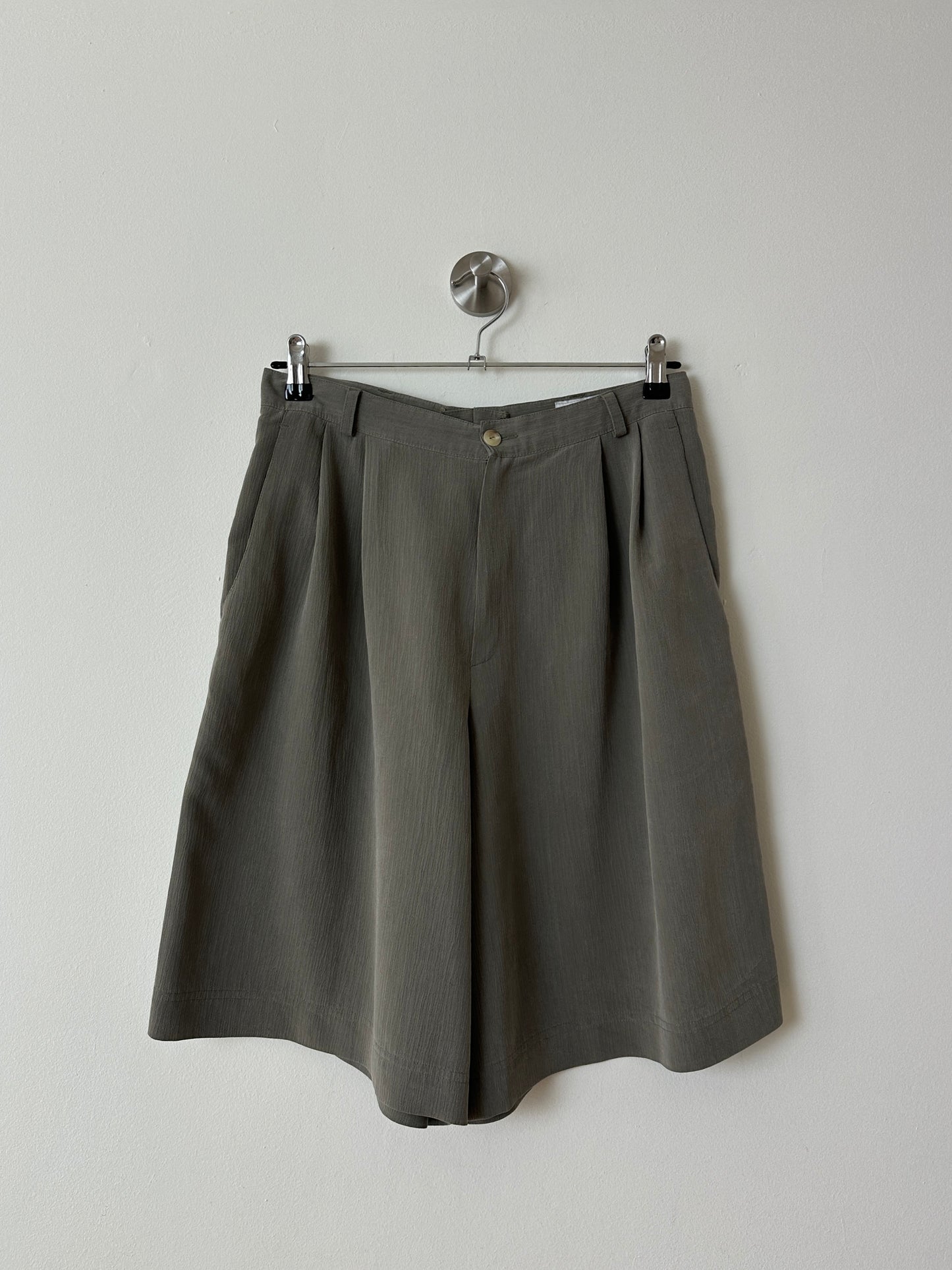 High waist shorts | Soft green