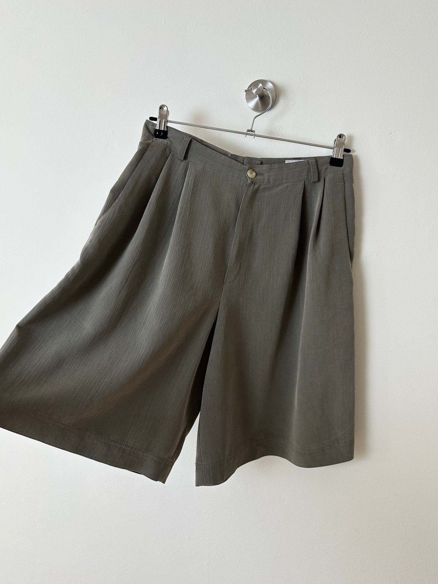 High waist shorts | Soft green