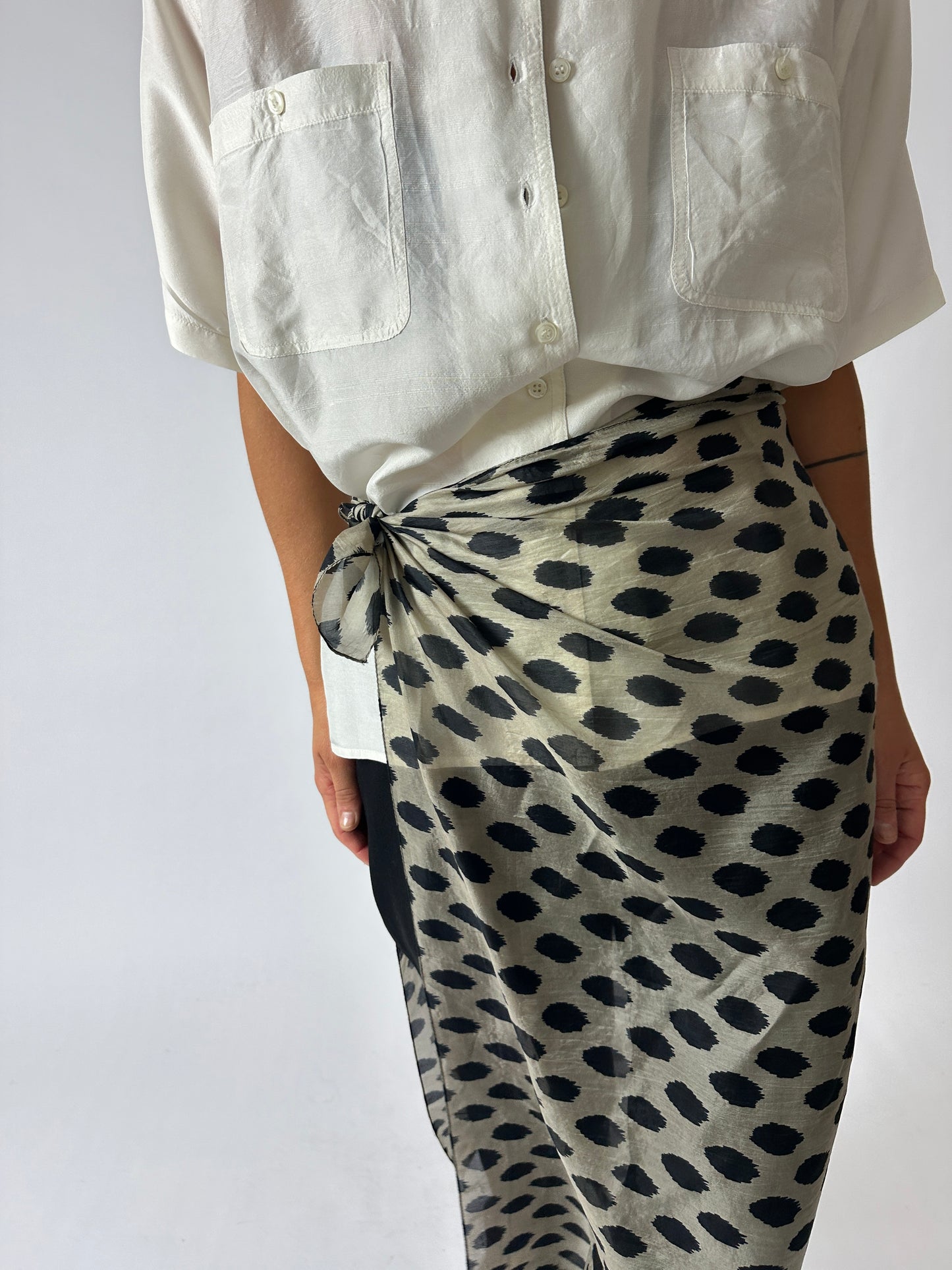 Silk dotted scarf | Grey / Black
