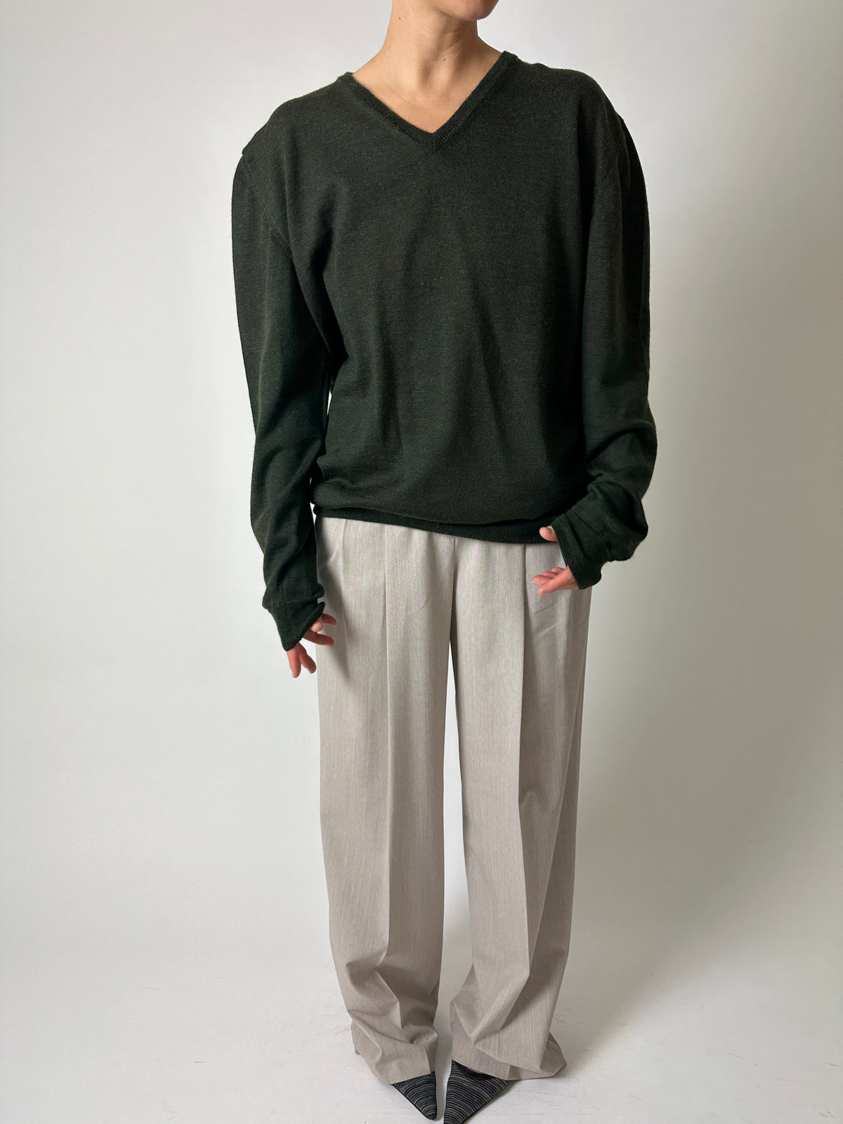 Wool v-neck jumper | Forest green