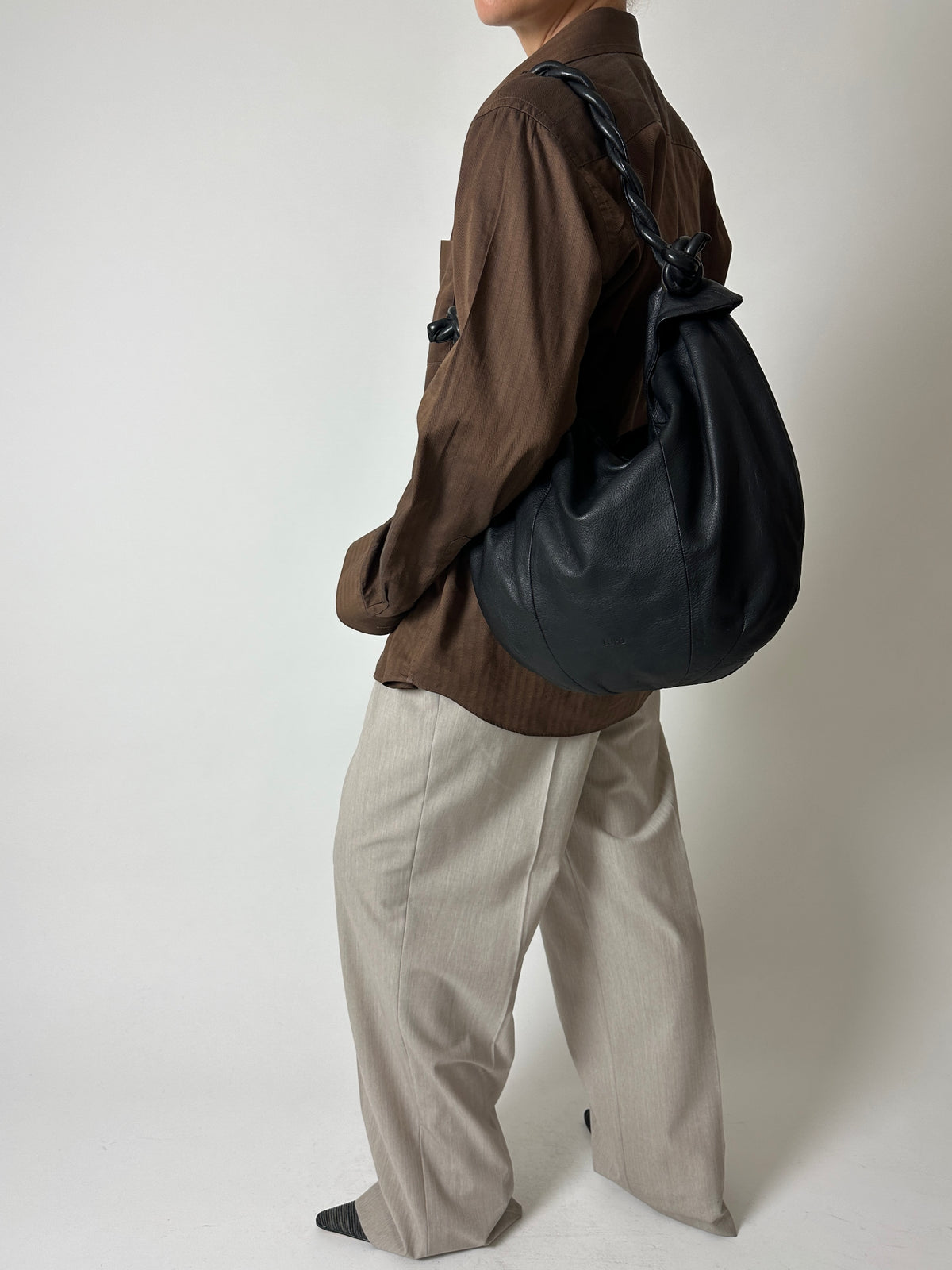 Leather shoulder bag | Black