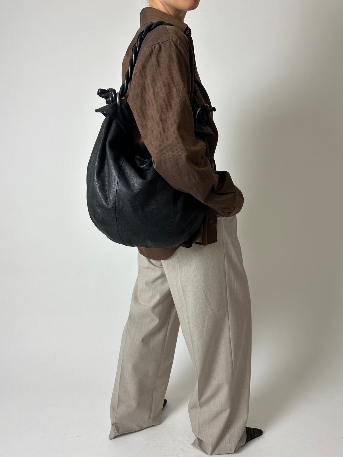 Leather shoulder bag | Black