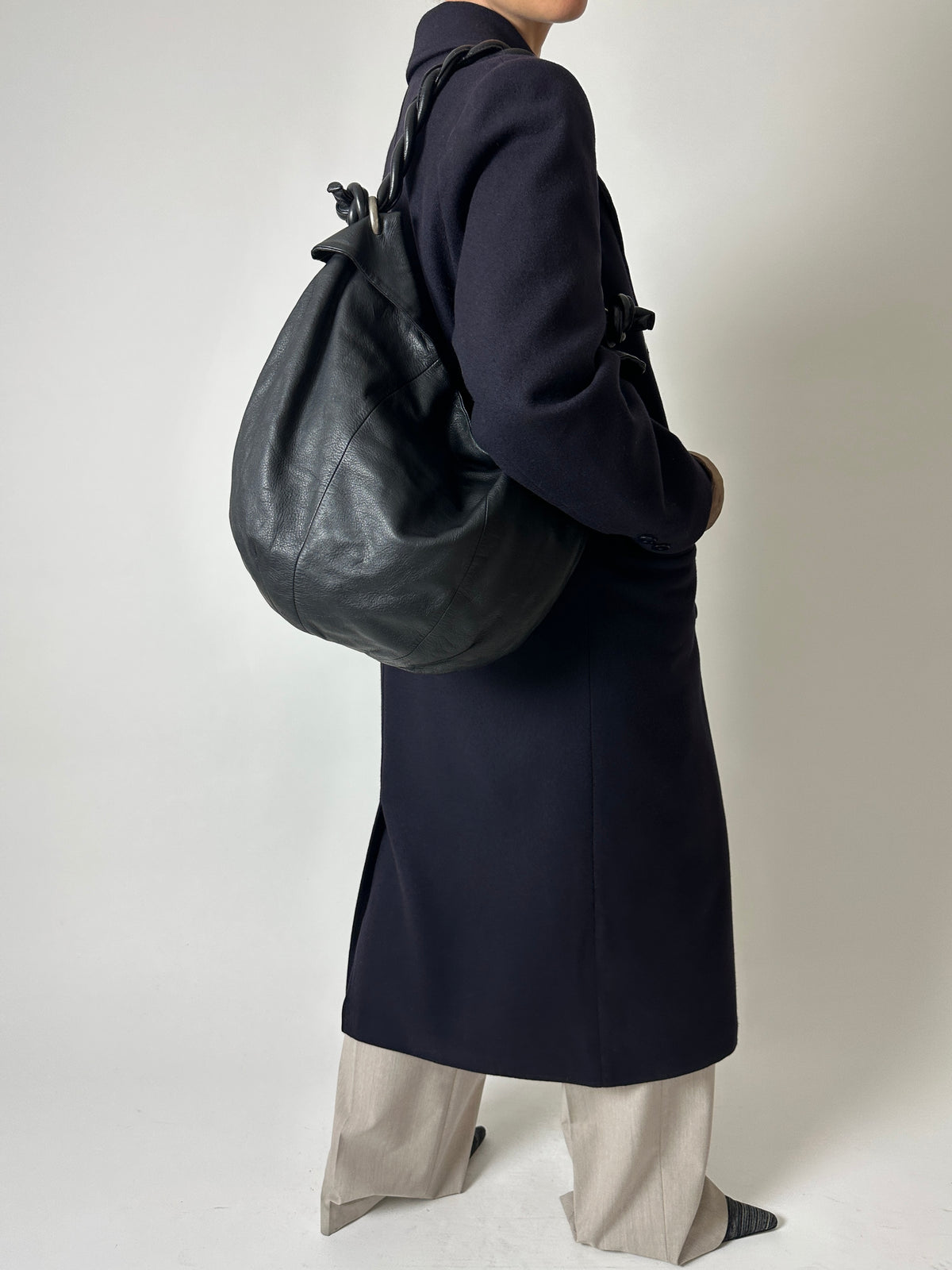 Leather shoulder bag | Black