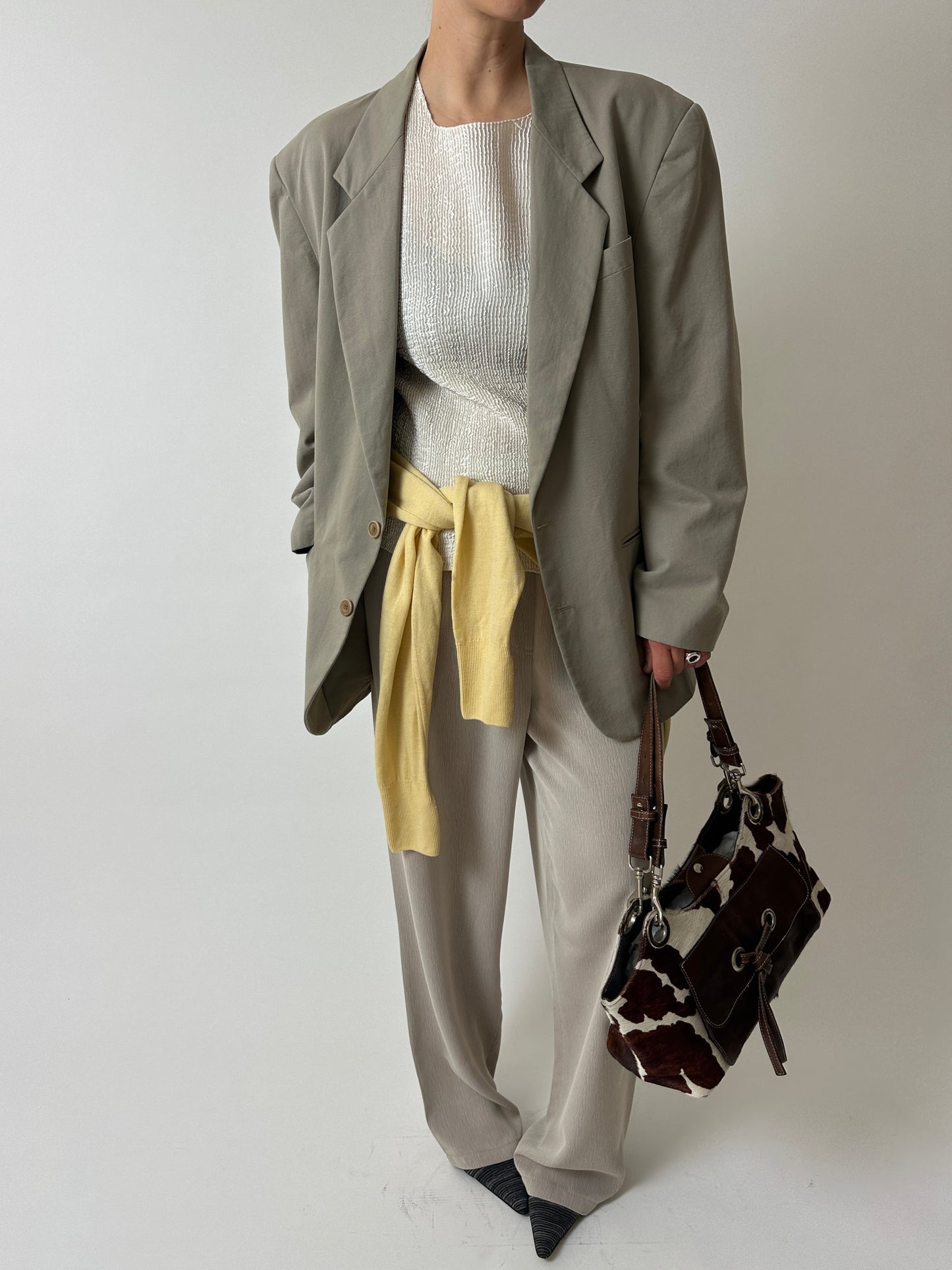 Wool  v-neck sweater | Soft yellow