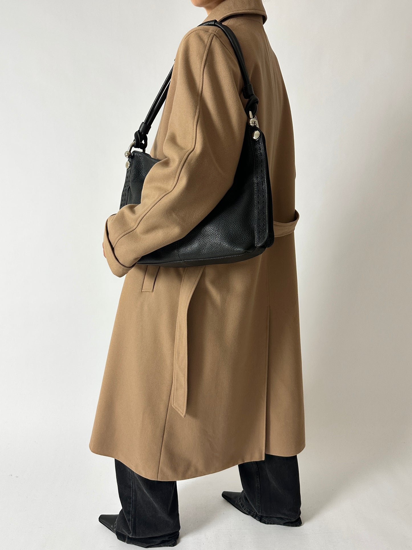 Leather shoulder bag | Black