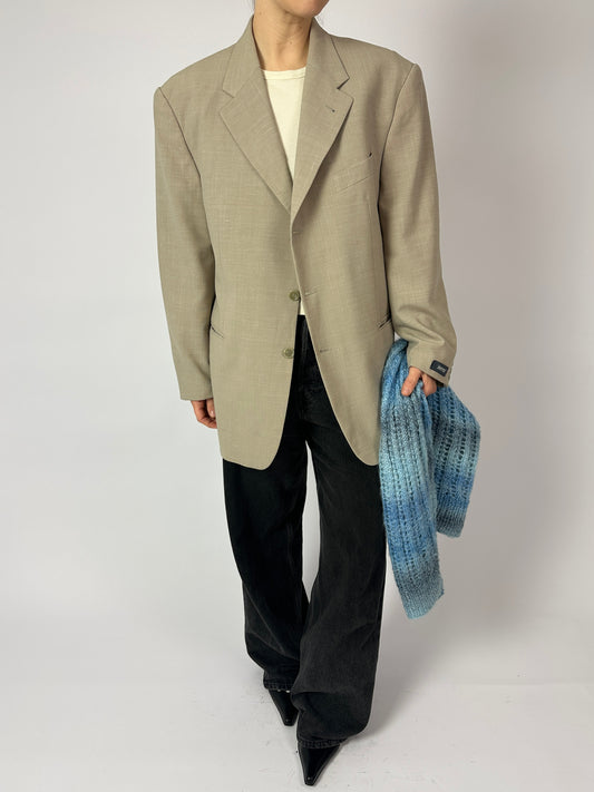 Vintage oversized blazer in a soft beige linen. the perfect everyday spring blazer for a timeless wardrobe