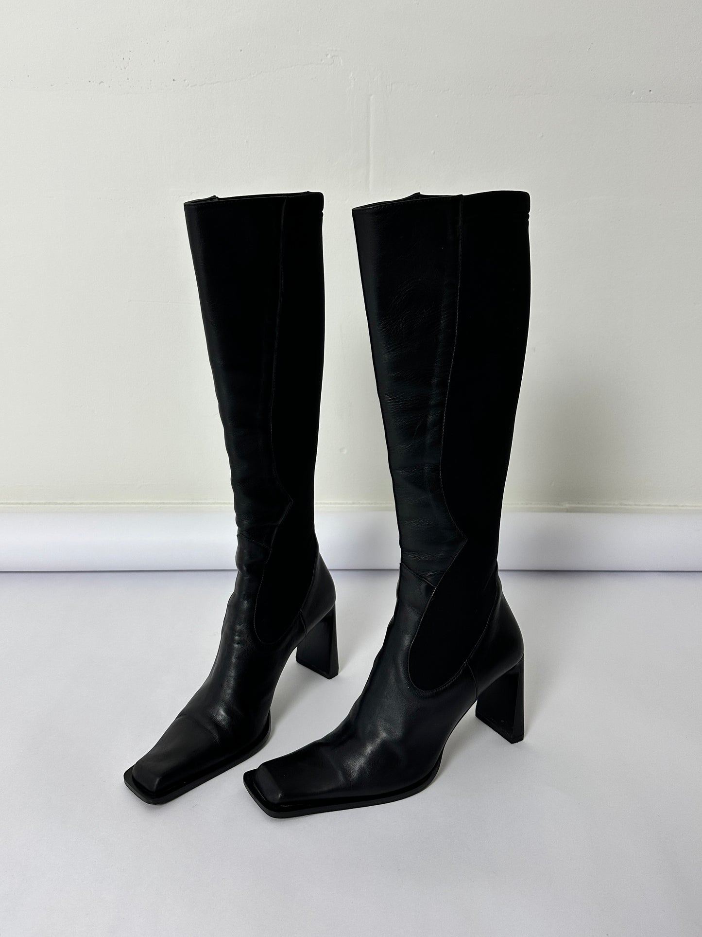 Leather heeled boots | Black