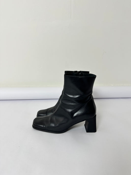 Leather ankle boots | Black