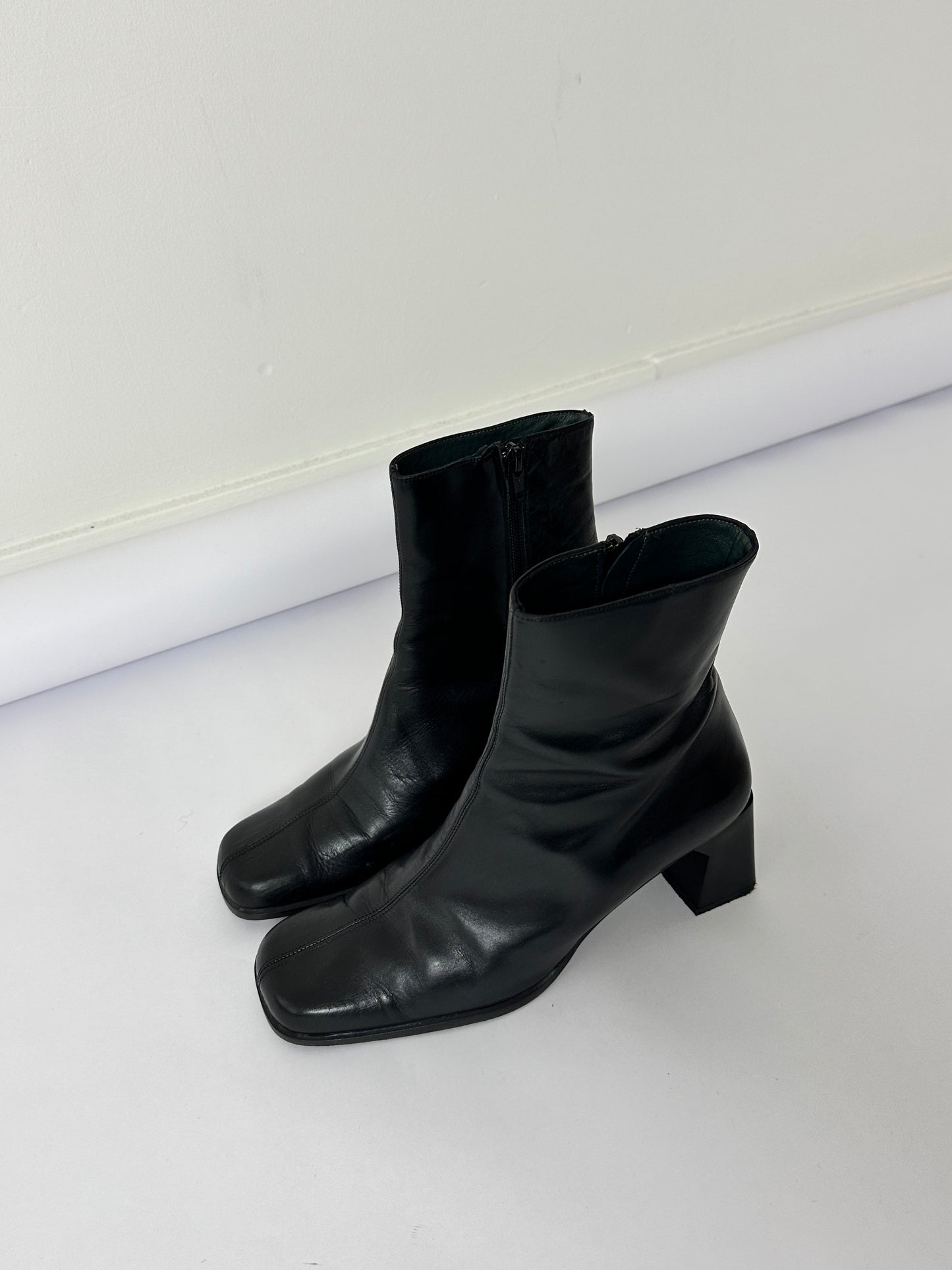 Leather ankle boots | Black
