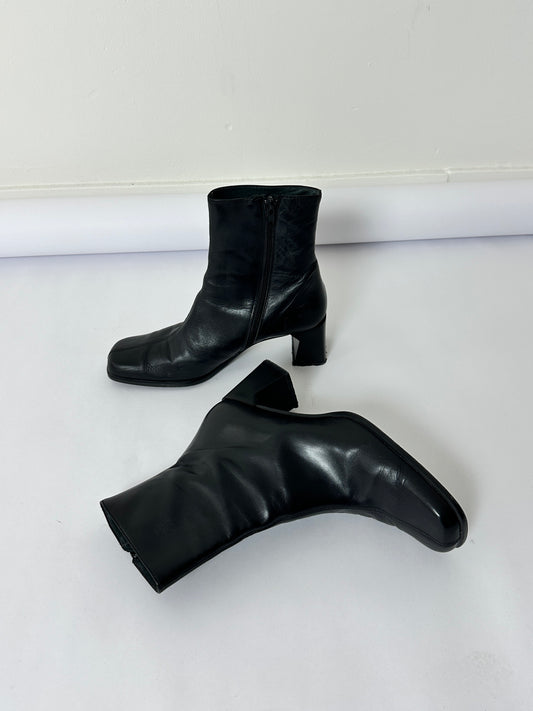 Leather ankle boots | Black