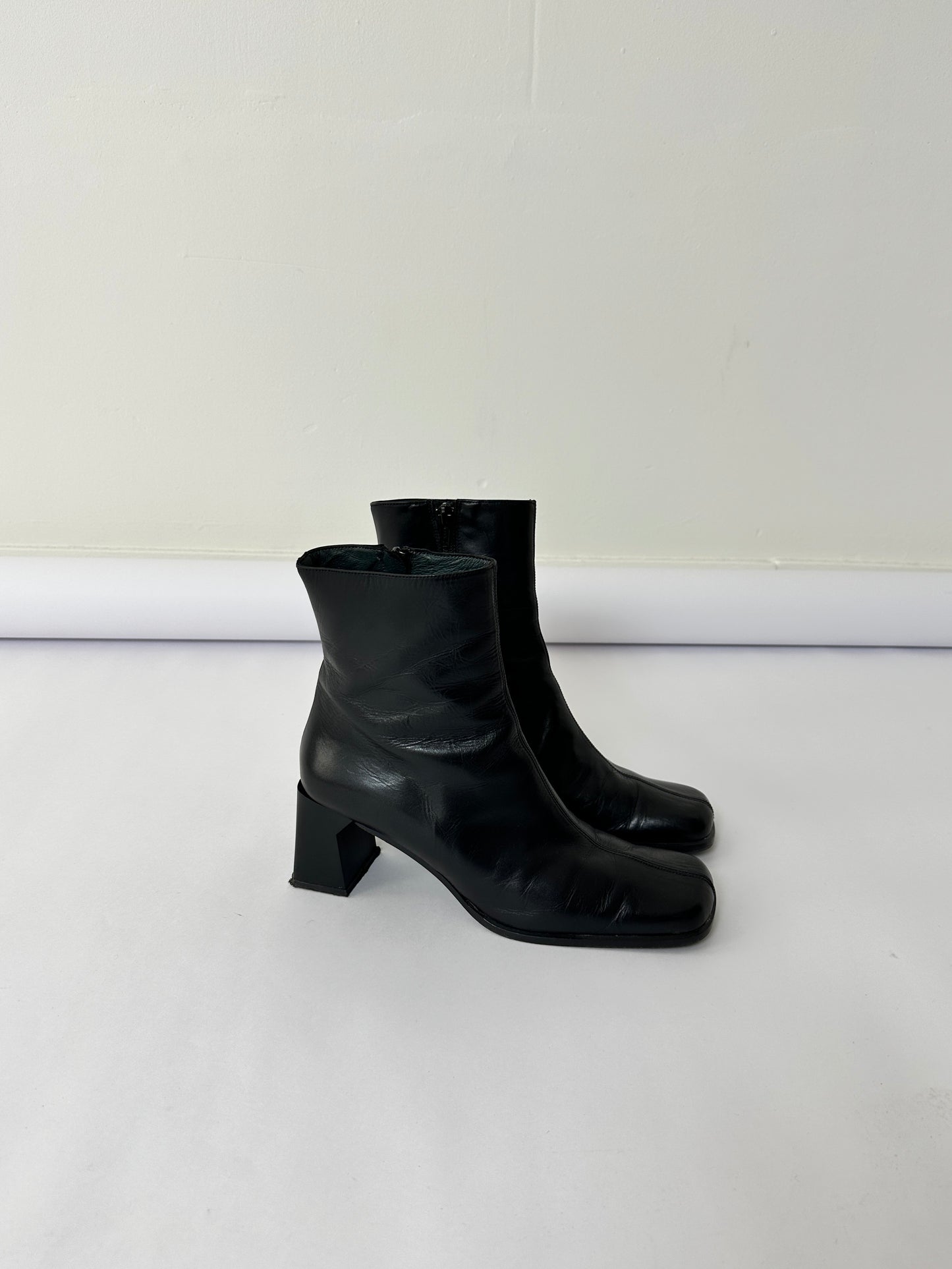 Leather ankle boots | Black