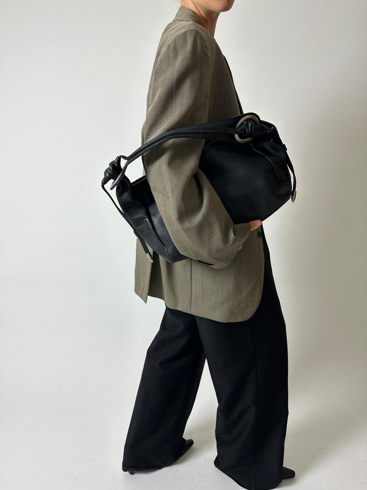 Leather shoulder bag | Black