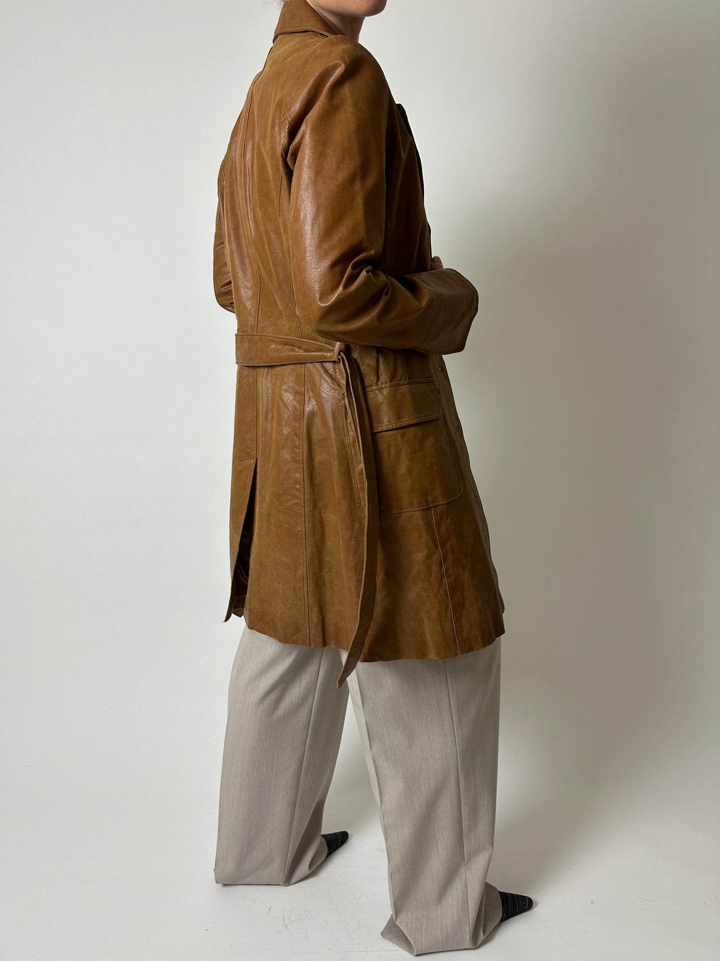 Leather belted coat | Cognac