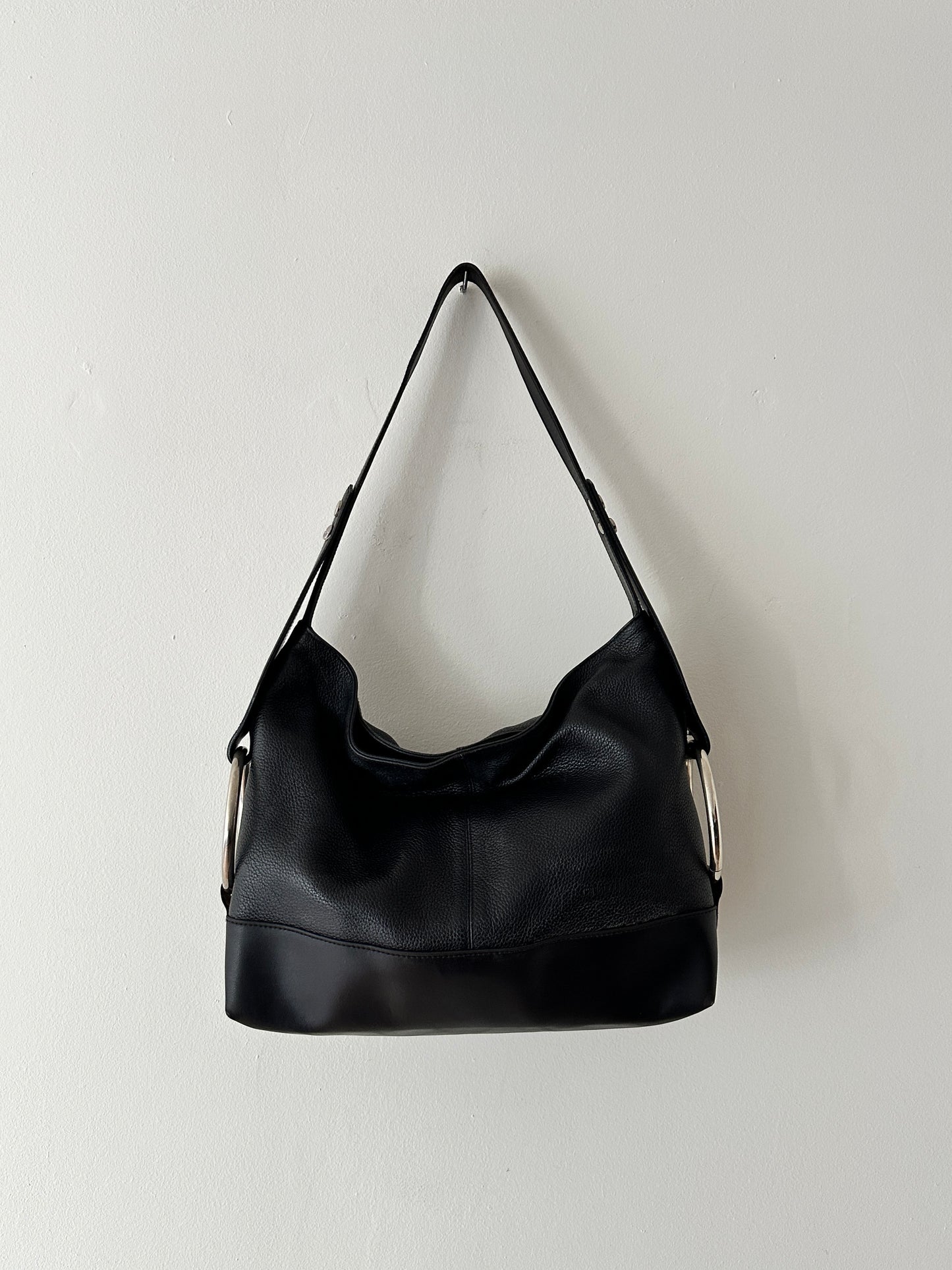 Leather shoulder bag | Black