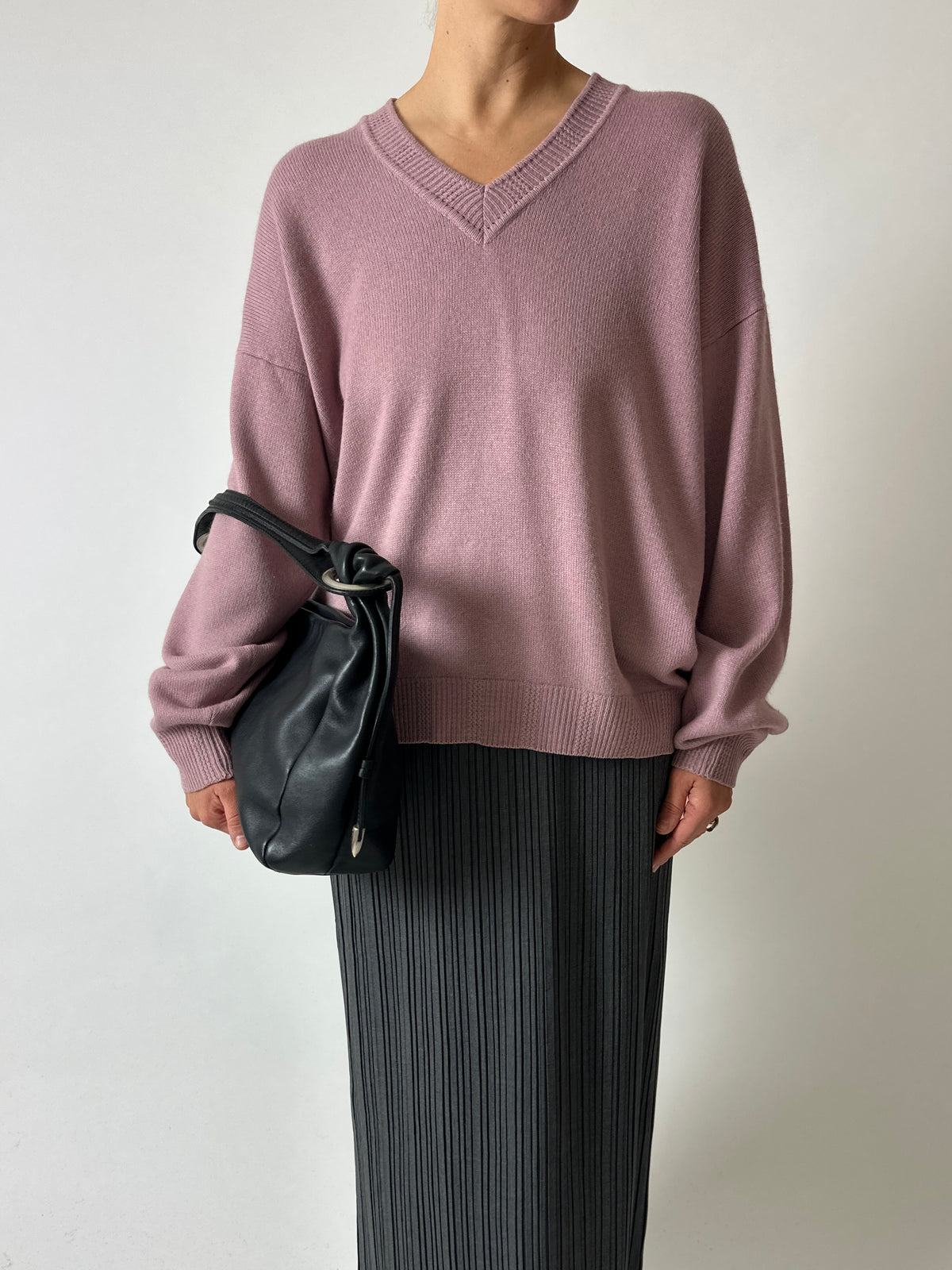 Cashmere silk v-neck jumper | Dusty Mauve